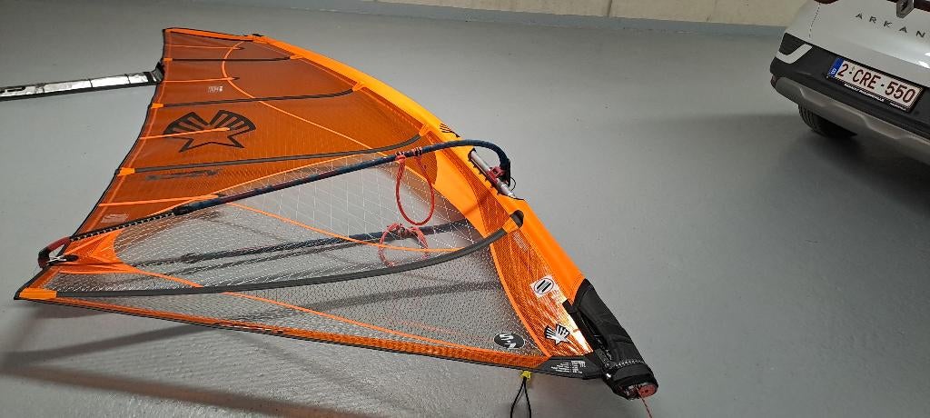 Voile Ezzy cross 5.7 etat neuf, Watersport en Boten, Windsurfen, Zo goed als nieuw, Zeil, Ophalen
