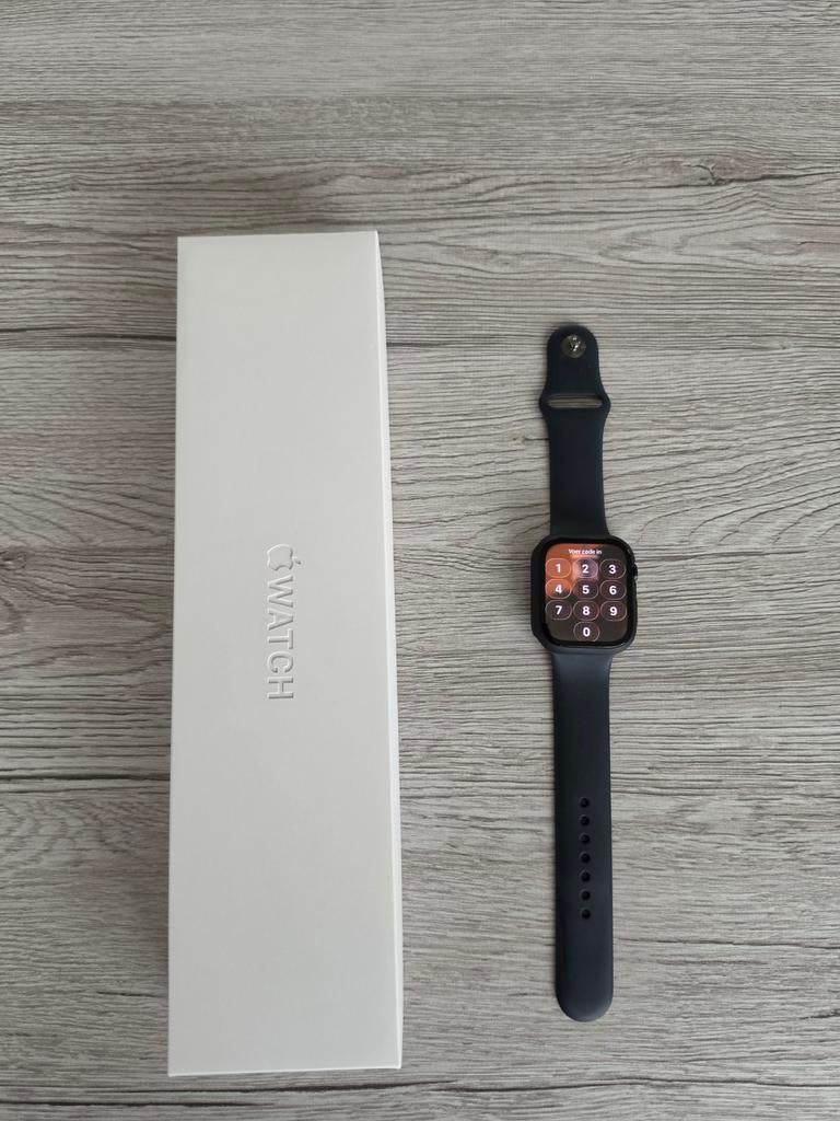 Apple Watch Series 8 45mm – Zeer goede staat + oplader, Handtassen en Accessoires, Smartwatches, Zwart, IOS, Ophalen of Verzenden