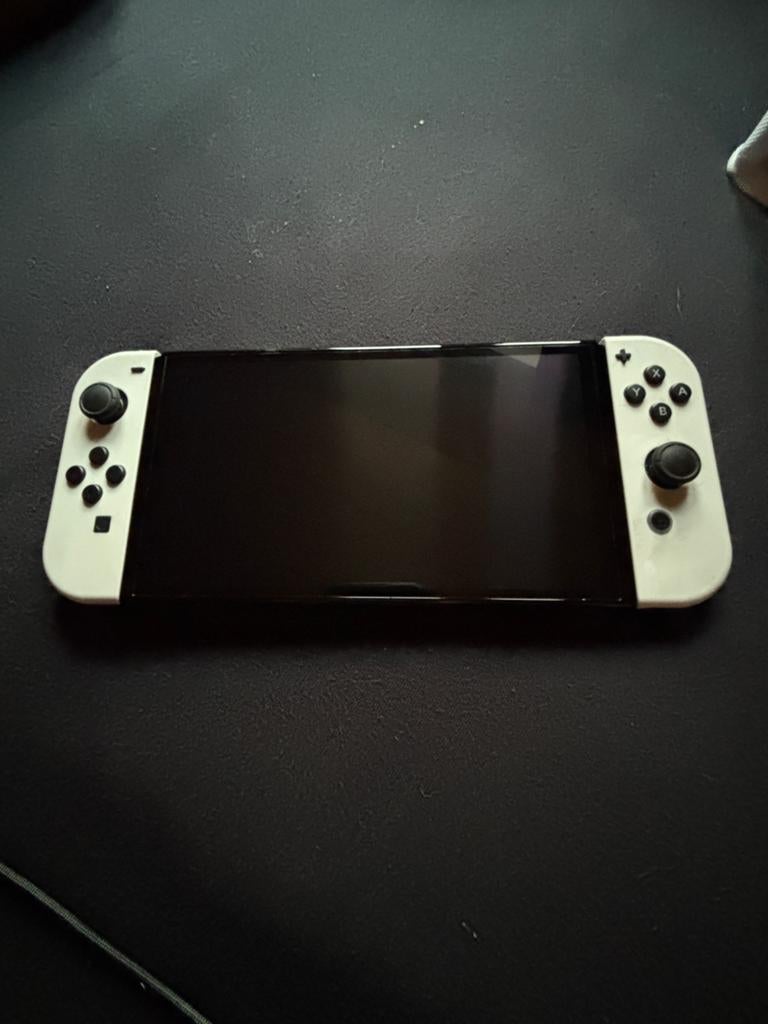 Nintendo Switch OLED wit + dock – zeer goede staat, Games en Spelcomputers, Spelcomputers | Nintendo Switch, Met games, Zo goed als nieuw
