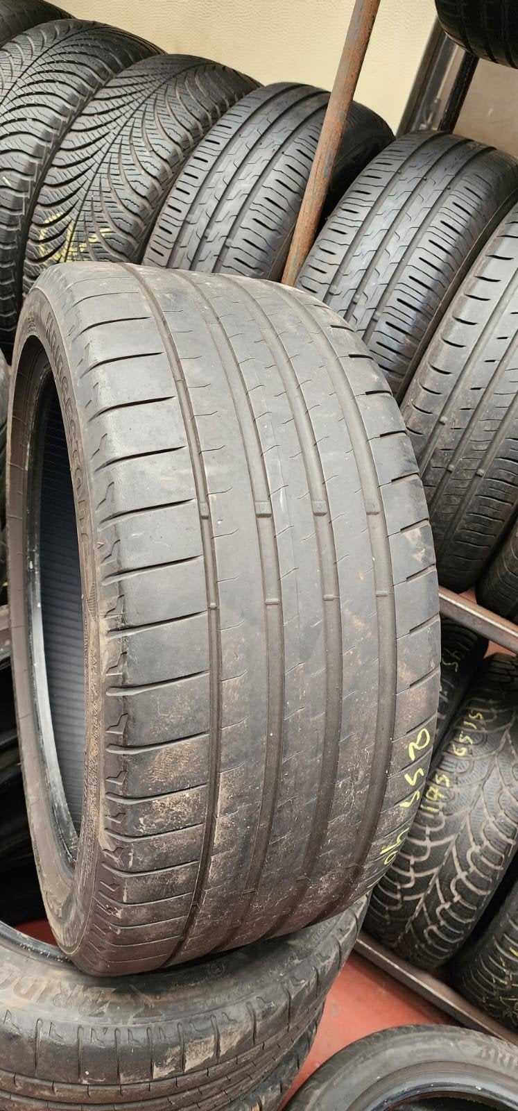 255/40R18 Bridgestone top qualité avec montage et équilibrag, Enlèvement
