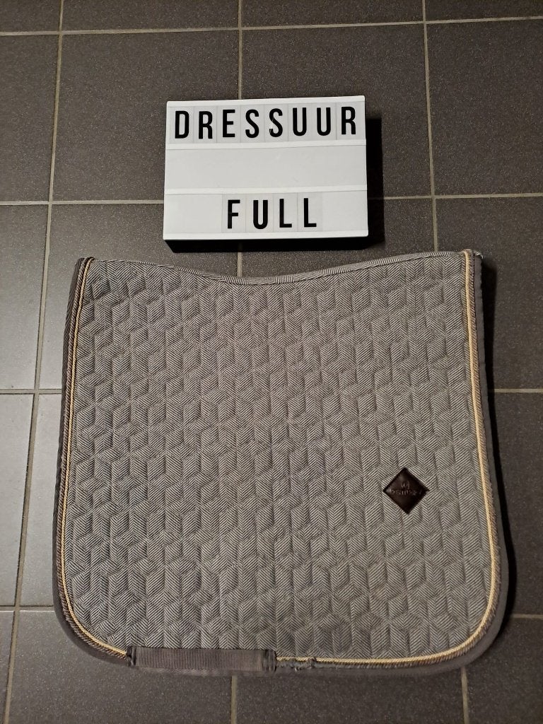 Onderlegger/dekje Kentucky full dressuur, Gebruikt, Zadeldekje, Kentucky, Grijs