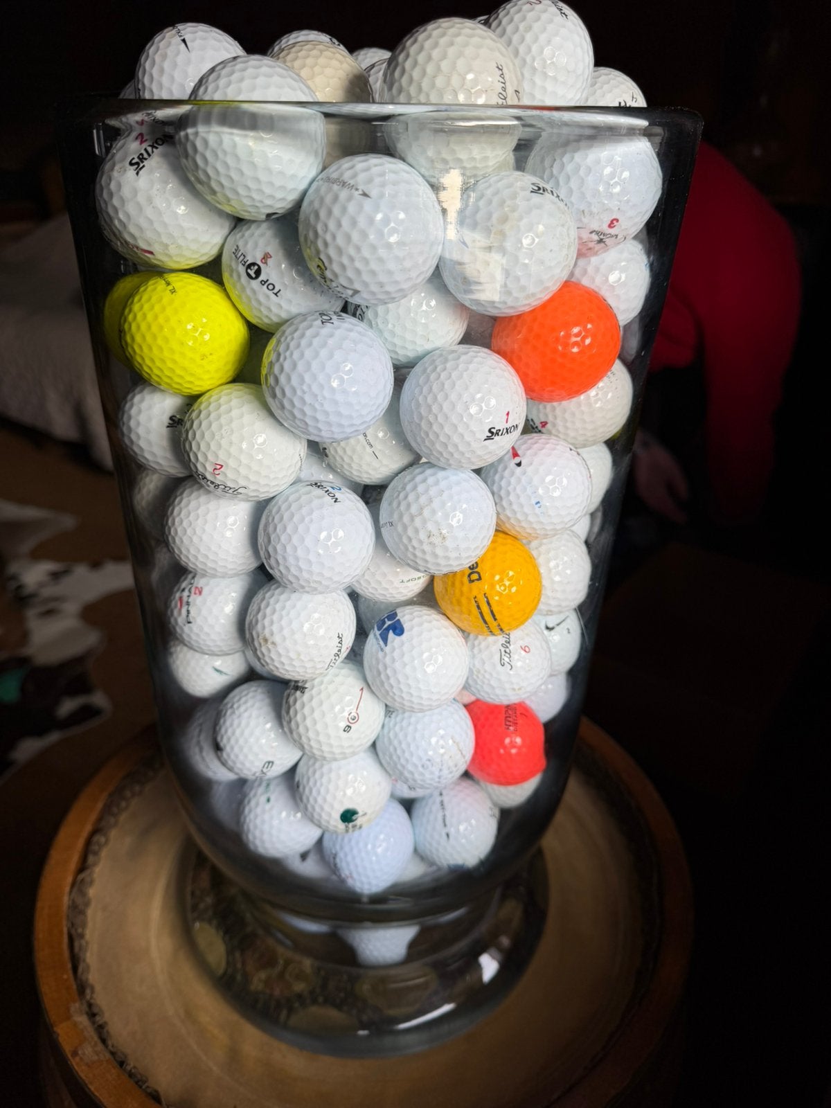 Grote vaas (50cm) met 190 golfballen (Titleist, Srixon e.a.), Sport en Fitness, Golf, Ophalen, Zo goed als nieuw, Bal(len), Overige merken