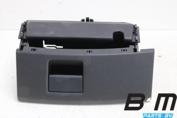 Bakje onder stoel rechts Audi A3 8V FL 8V0881578, Gebruikt