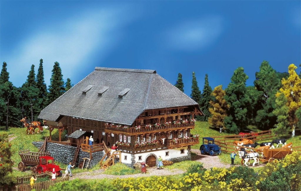 Faller: Zwarte Woud boerderij NIEUW, Hobby & Loisirs créatifs, Neuf, Autres marques, Enlèvement ou Envoi, Pont, Tunnel ou Bâtiment