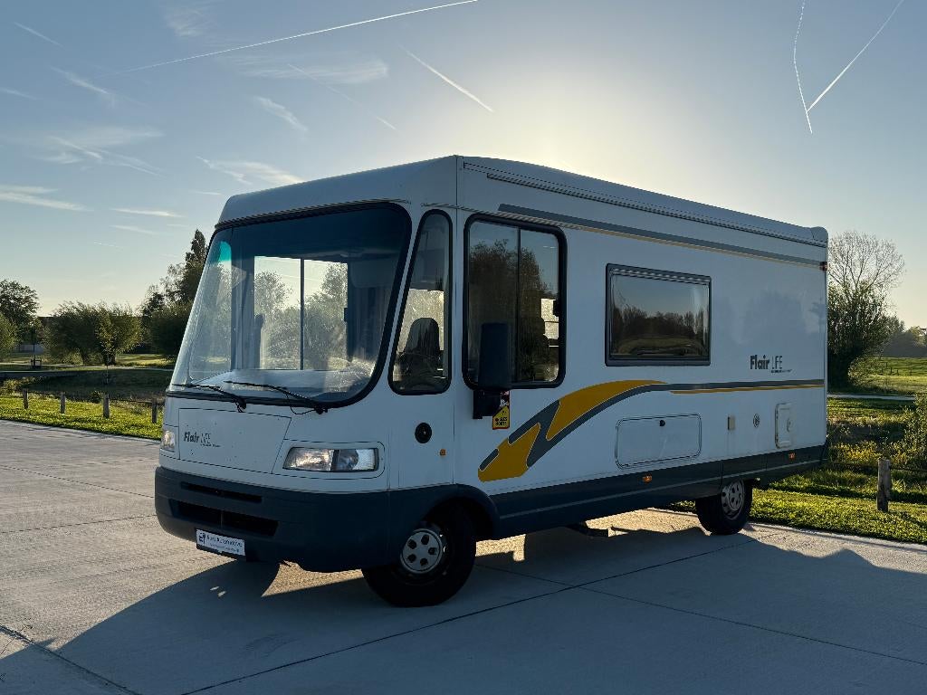Niesmann + Bischoff Flair Life, integraal, Hefbed, Airco, Caravans en Kamperen, Integraal, Niesmann+Bischoff, Fiat, Fietsendrager