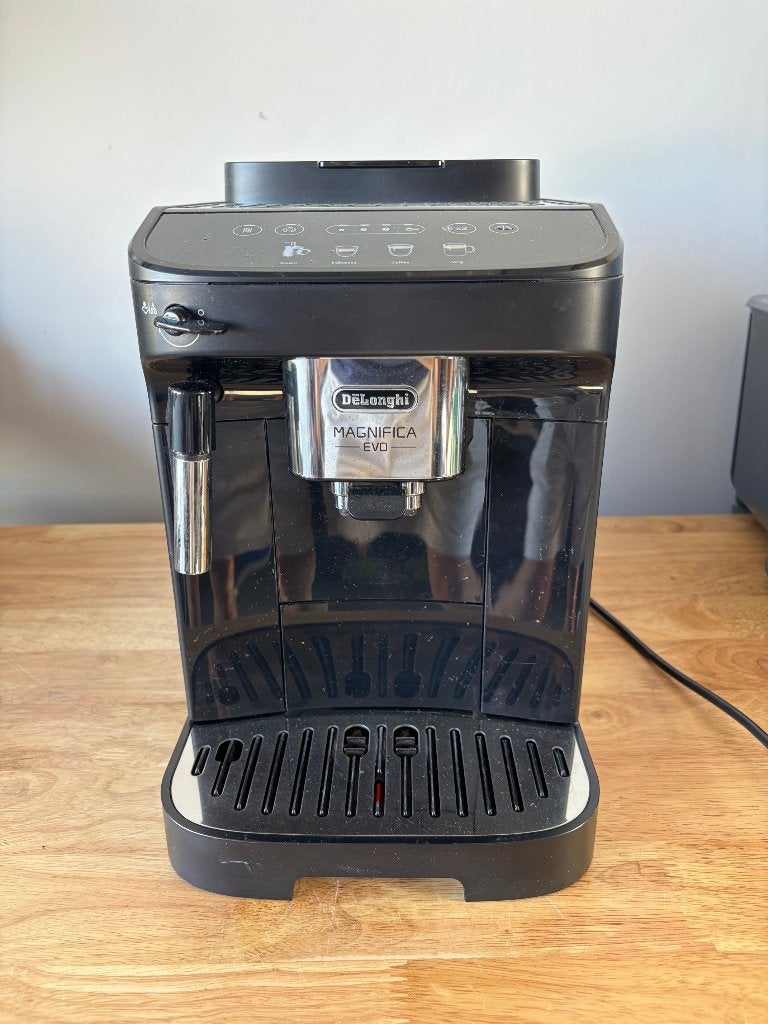 Koffiemachine Delonghi Magnifica Evo, Elektronische apparatuur, Koffiezetapparaten, Gebruikt, Espresso apparaat, 10 kopjes of meer
