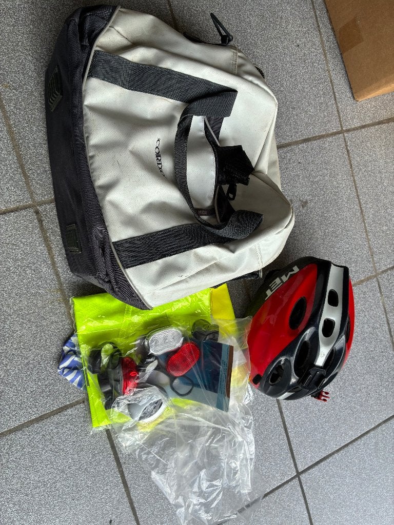 fiets kledij, fiets accesoires fiets tas, fiets helm, Ophalen of Verzenden, Gebruikt