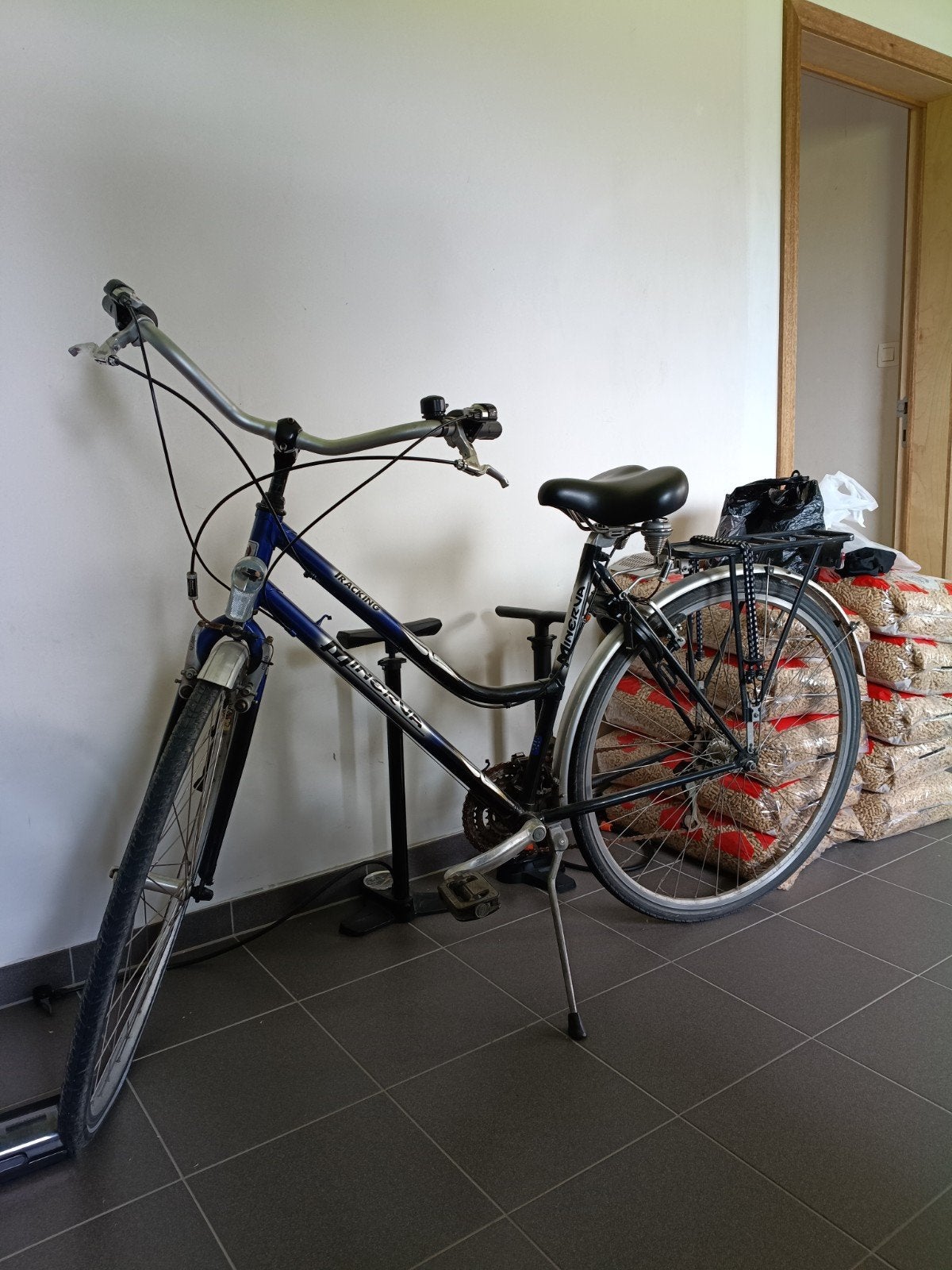 Damesfiets Minerva met grote kader, Enlèvement