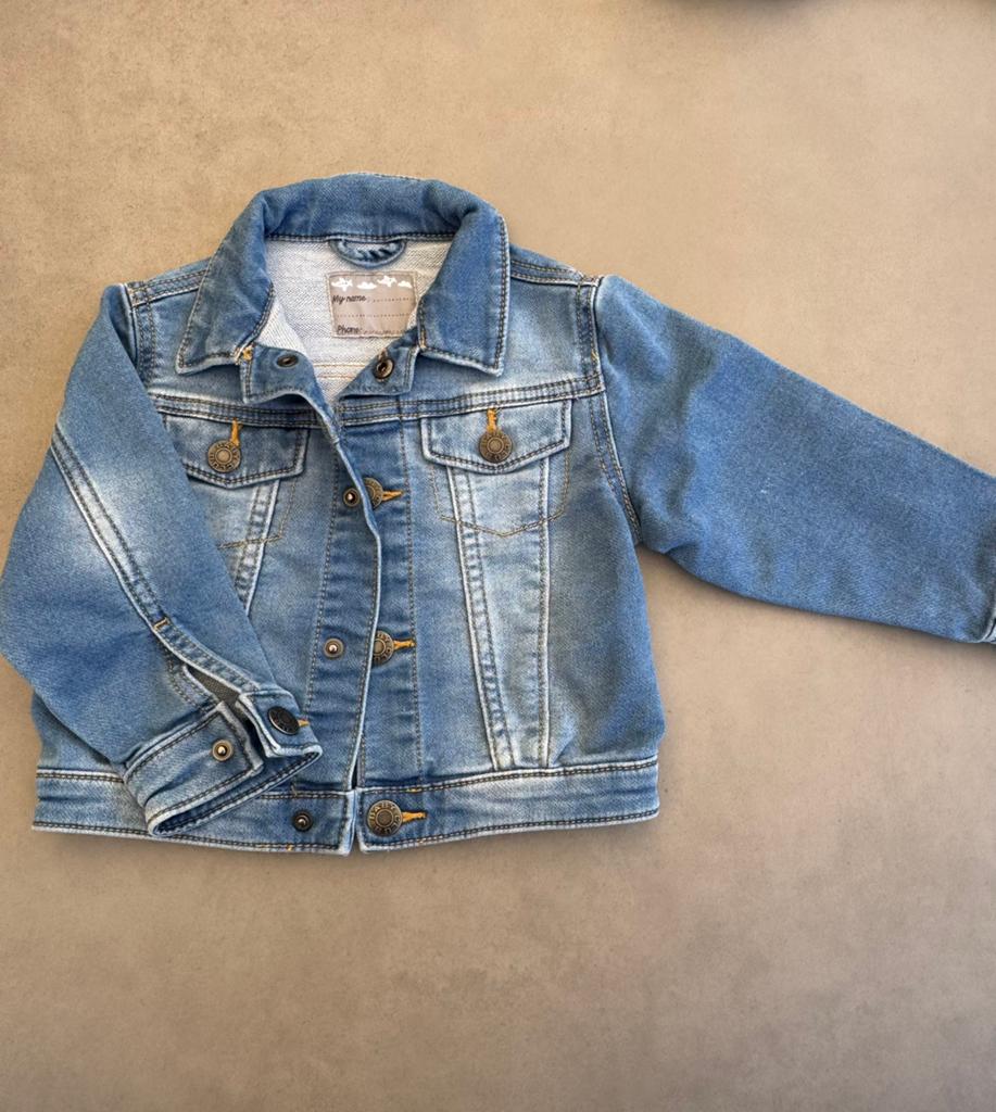 Jeansvest Baby club, Kinderen en Baby's, Ophalen of Verzenden, Zo goed als nieuw, Jongetje of Meisje, Truitje of Vestje