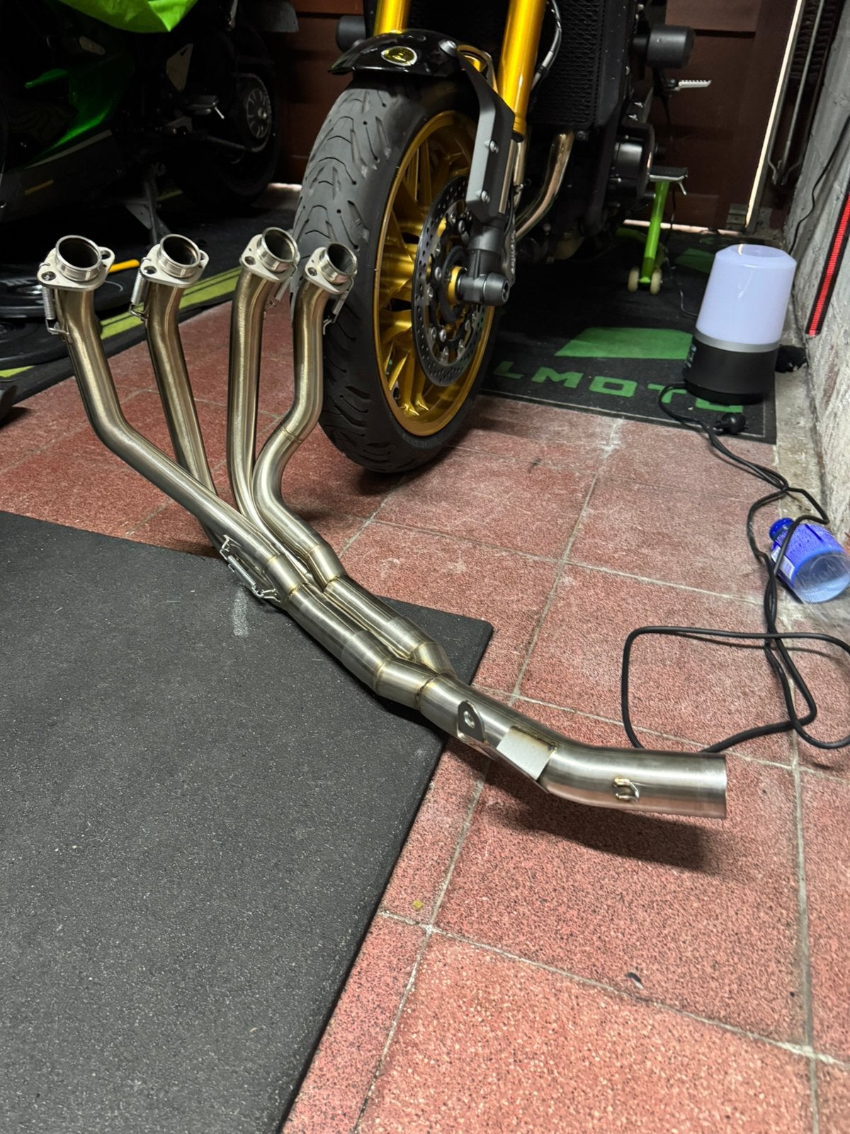 Kawasaki z900 rs uitlaat collector voorste deel, Ophalen