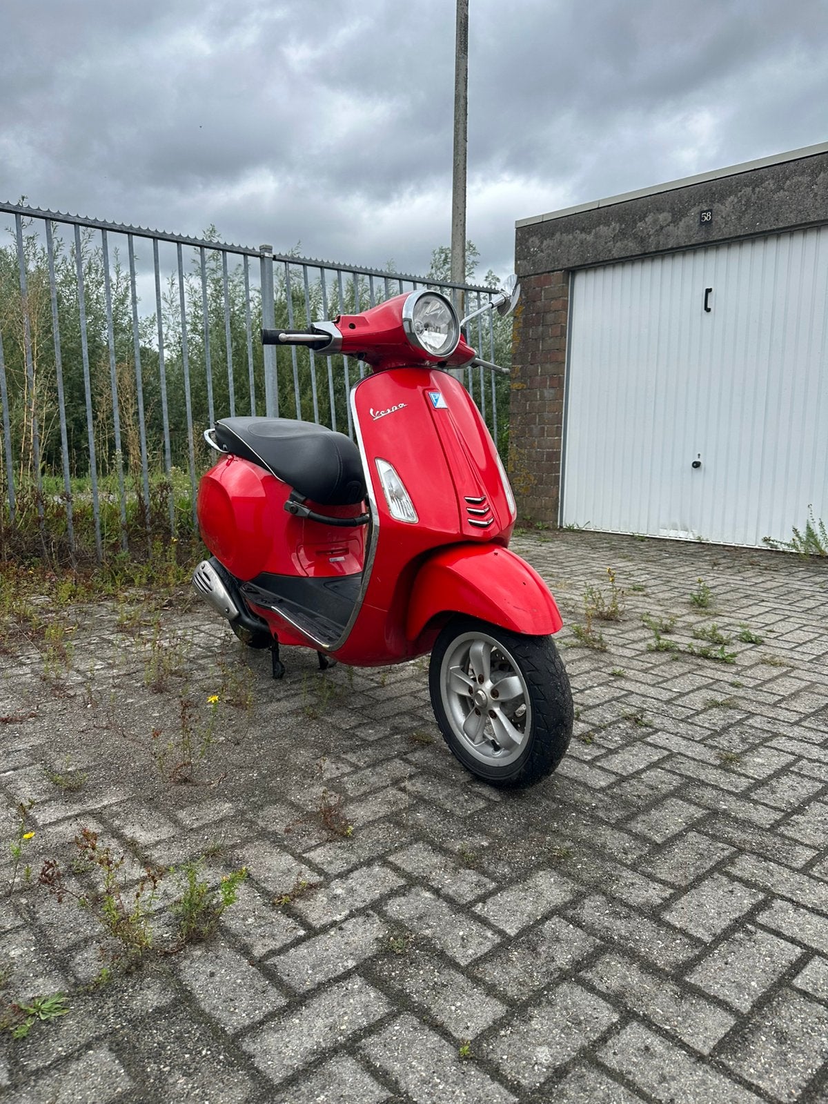 Vespa Primavera - A klasse, Fietsen en Brommers, Scooters | Vespa, Overige modellen, Klasse A (25 km/u), Zo goed als nieuw, Benzine
