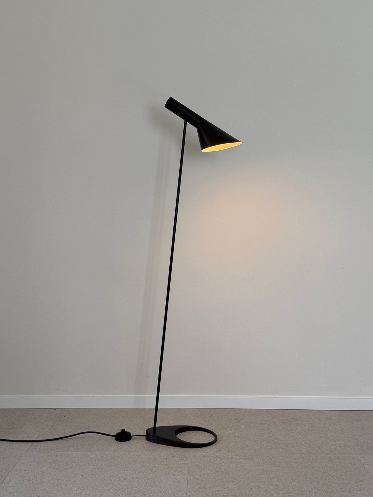 Lampadaire AJ, Poulsen, Maison & Meubles, Lampes | Lampadaires, Enlèvement ou Envoi, Comme neuf, Métal