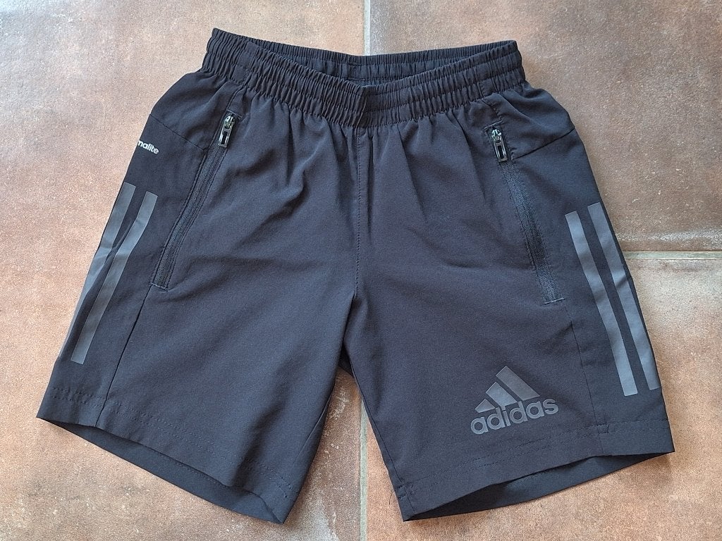 Zwarte sportshort Adidas maat 7-8 jaar, Kinderen en Baby's, Kinderkleding | Maat 122, Ophalen of Verzenden, Gebruikt, Adidas, Sport- of Zwemkleding