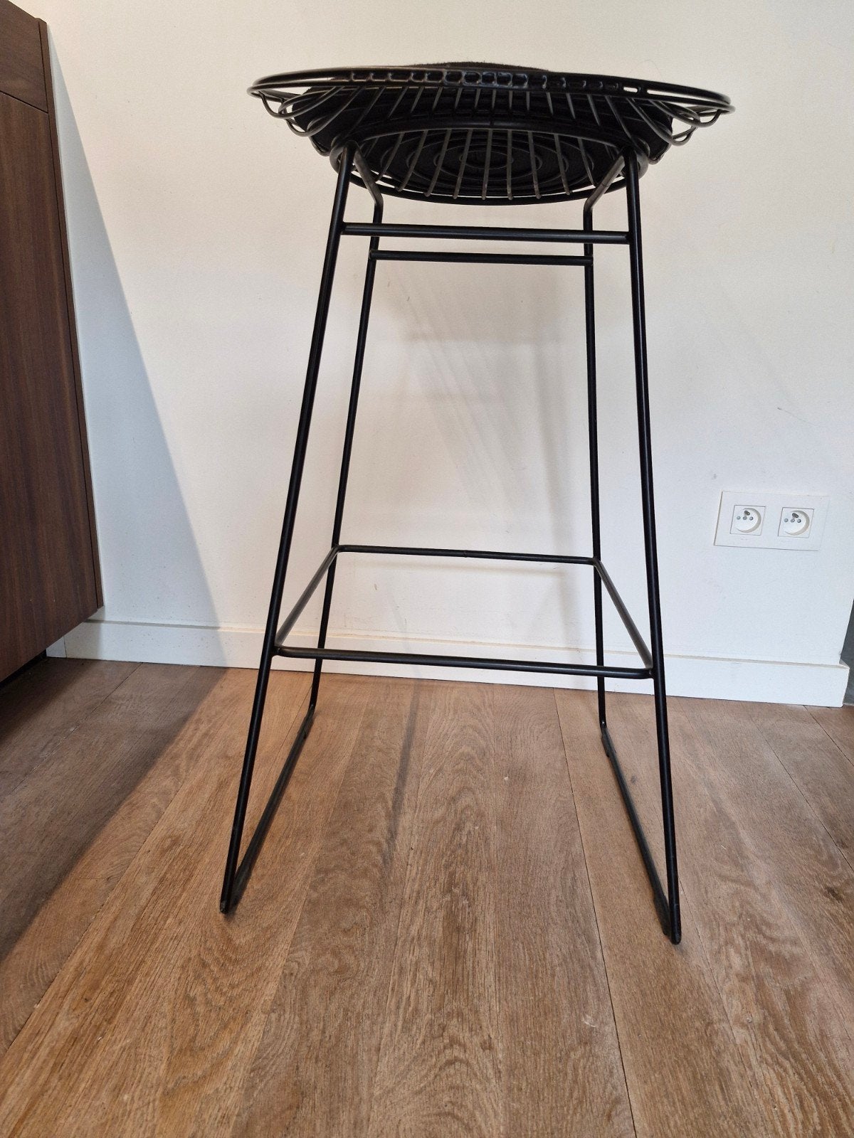 Pastoe Wire Bar Stool (set van 4 stuks), Huis en Inrichting, Ophalen, Met voetsteun, Zo goed als nieuw, 90 cm of meer