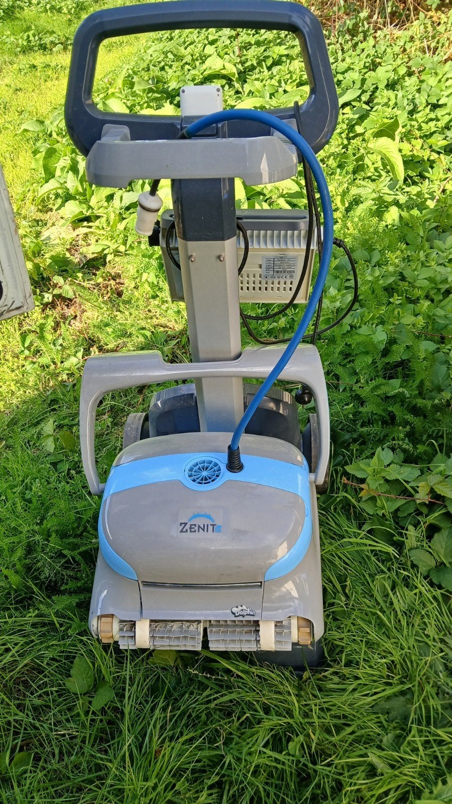 robot de piscine en panne (câble coupé) 50€, Enlèvement