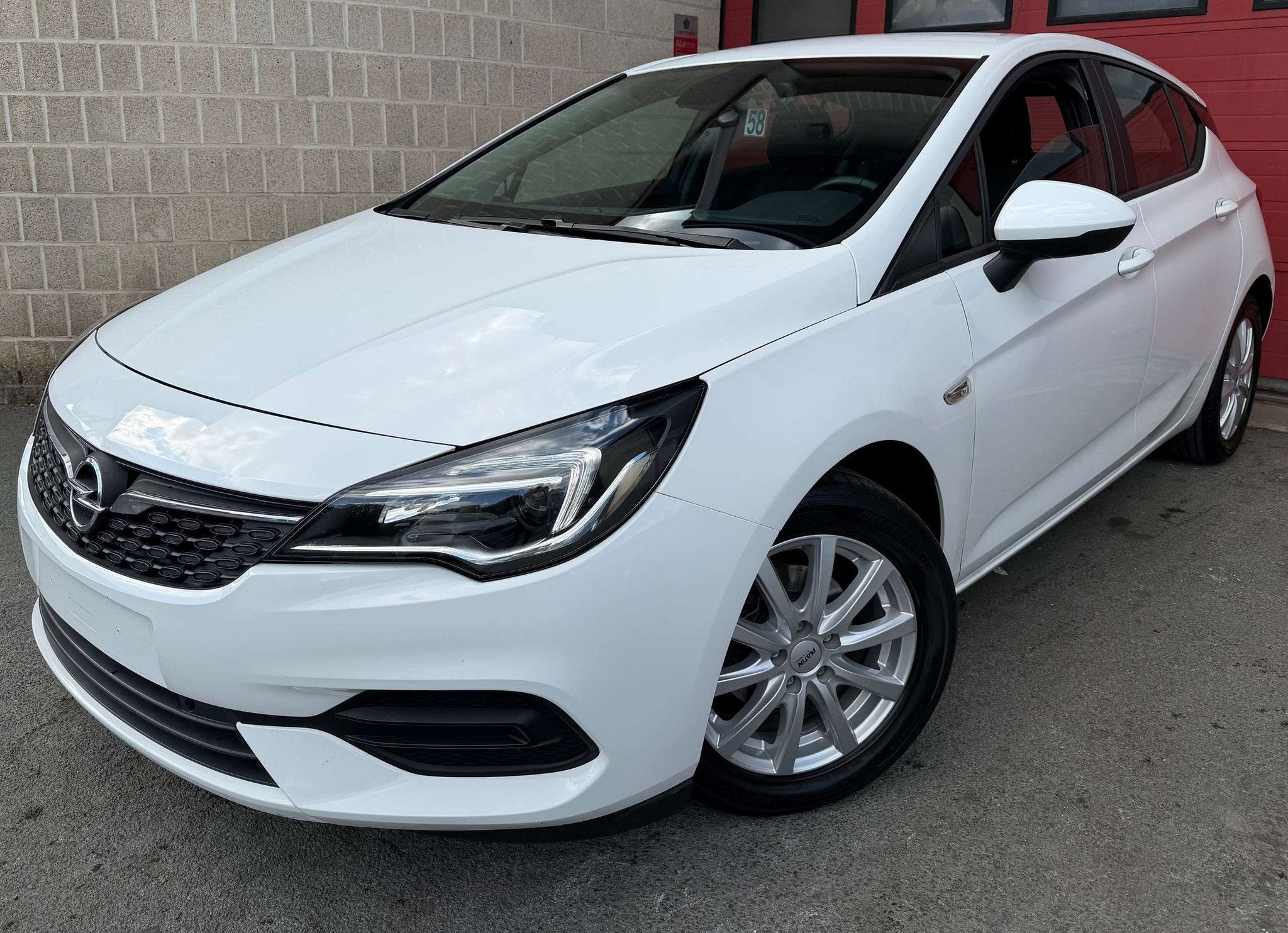 Opel Astra 1.2 Turbo + CAR-PASS + GARANTIE + CLIM (bj 2019), Auto's, Gebruikt, Euro 6, 1199 cc, Wit