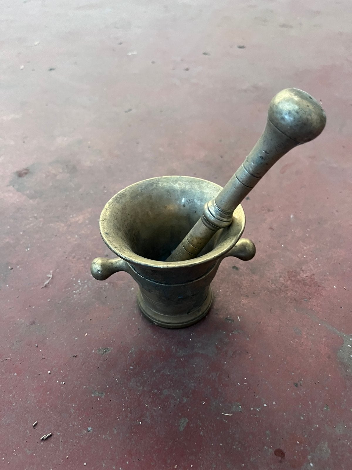 Mortier et pilon anciens en bronze massif / laiton, Antiek en Kunst, Antiek | Brons en Koper, Ophalen, Brons