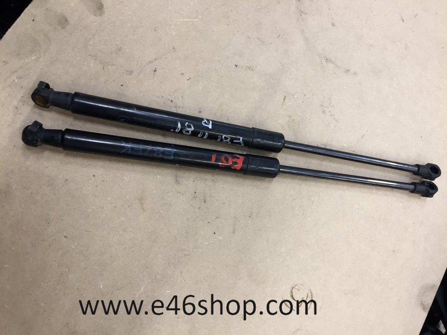 Gasveer motorkap BMW. 1 serie E81 E82 E87 E88, -, Utilisé, -, Enlèvement ou Envoi