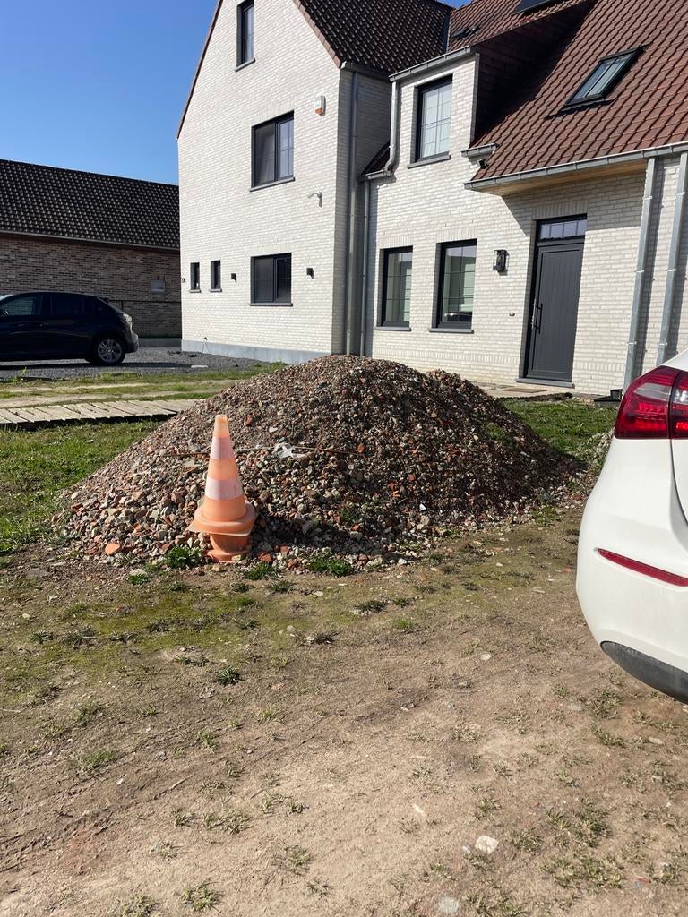 Gravats / pierres concassées GRATUIT – briques et béton, Ophalen, Zo goed als nieuw, Overige typen