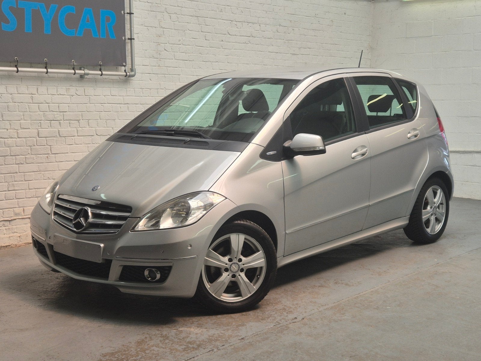 Mercedes A160 Euro5 benzine- 104.000km-Topstaat-Garantie, Auto's, Mercedes-Benz, Monovolume, Zwart, Leder en Stof, Bedrijf
