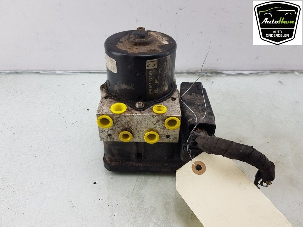 ABS POMP Volkswagen Touran (1T1 / T2) (01-2003/05-2010), Gebruikt, Volkswagen