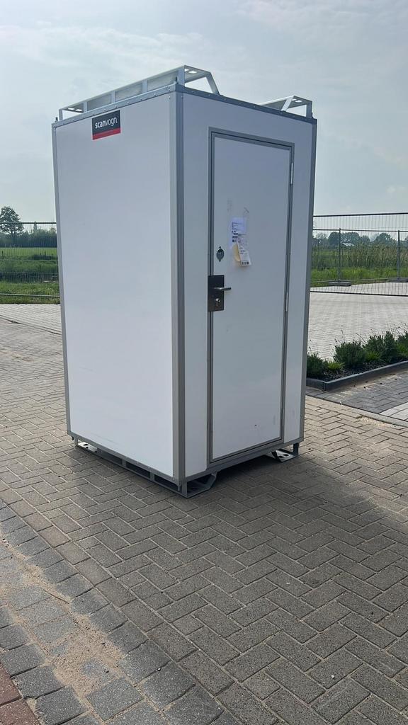 Te koop geïsoleerde Brick toiletten met tank of spoel wc, Ophalen, Totalwagon, Info@totalwagon.nl, Stirlingstraat 5