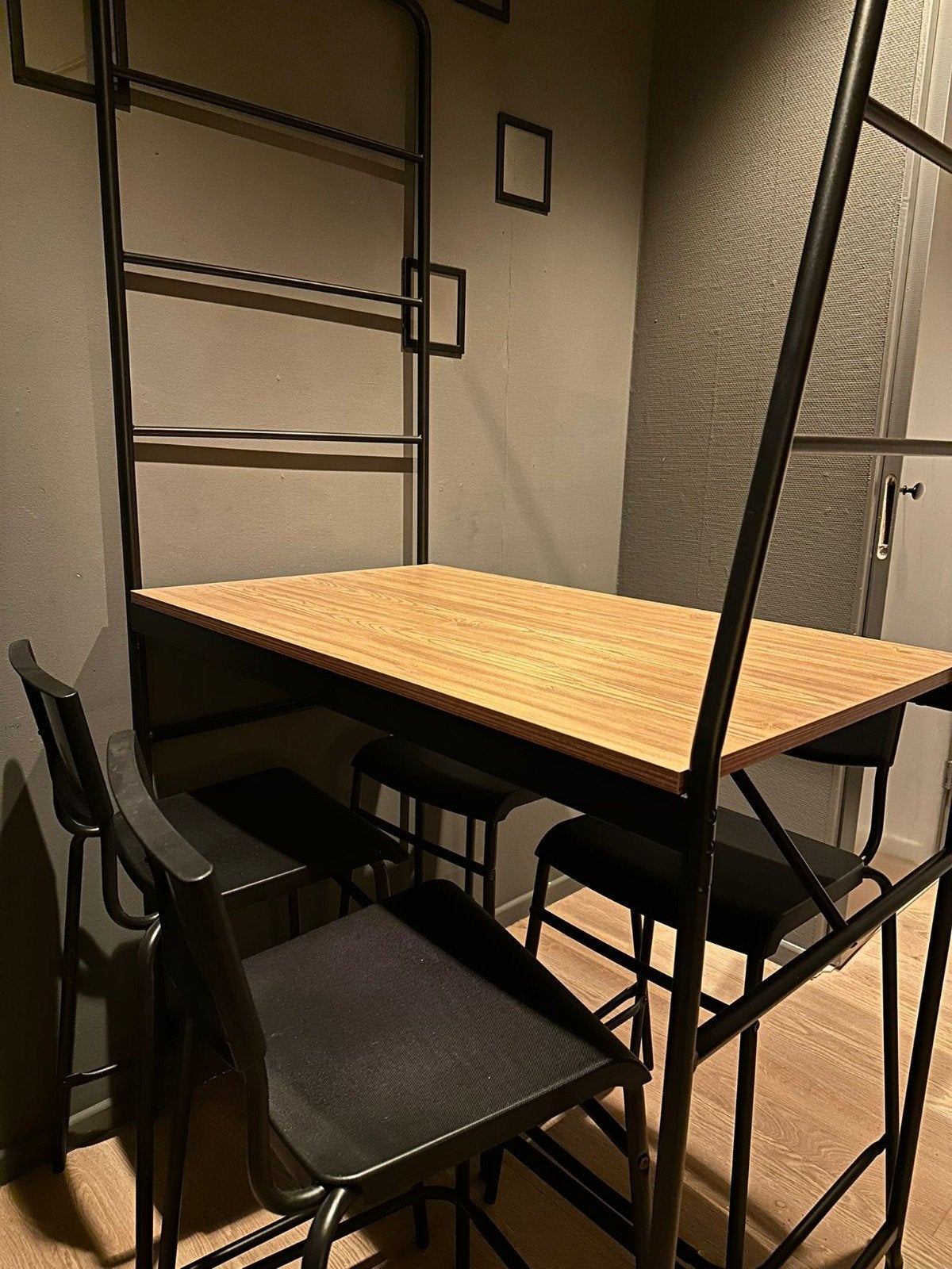 Eettafel ideaal voor op kot, Ophalen