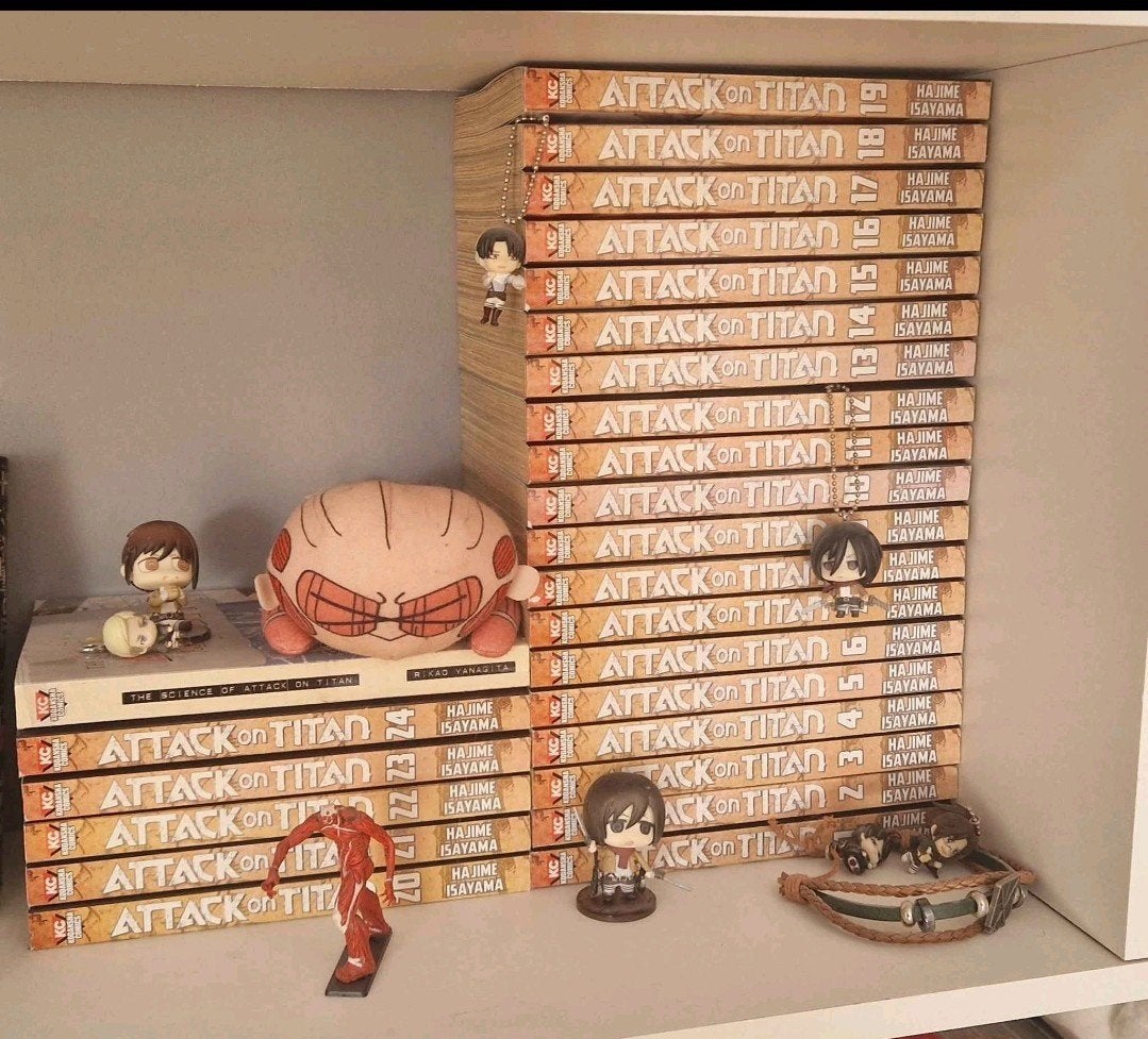 Attack on titan engels 1-24 + the science
of attack on titan, Ophalen of Verzenden