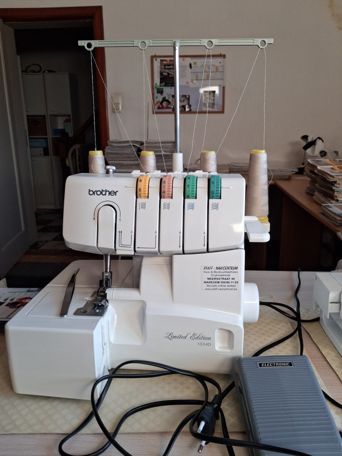 overlock en garen tk., Ophalen, Zo goed als nieuw, Lockmachine, Brother