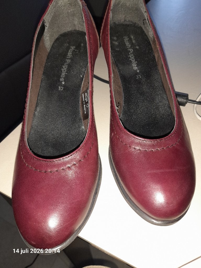 Bordeaux schoentje met hak M 37, Kleding | Dames, ANDERE, Schoenen met lage hakken, Overige kleuren, Ophalen of Verzenden