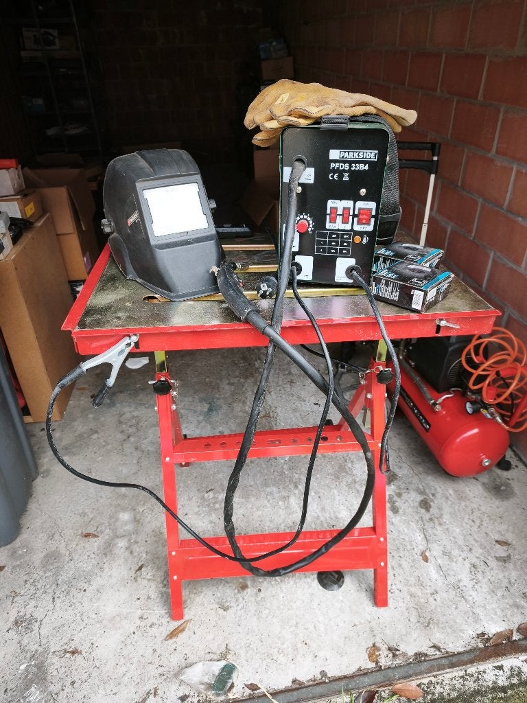 Lasapparaat met opvouwbare lastafel, Doe-het-zelf en Bouw, Gereedschap | Lasapparaten, Ophalen