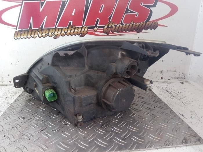 Phare droit d'un Ford Fiesta, -, -, 3 mois de garantie, -