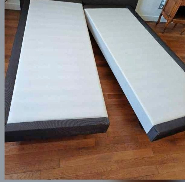 LIT 2 SOMMIERS TAPISSIERS PLUS UN GRAND MATELAS 2 PLACES, Matelas, Enlèvement, Utilisé, 180 cm