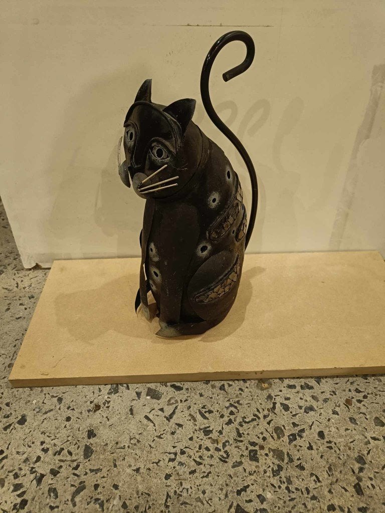 Kaarsenhouder voor katten, Ophalen