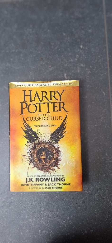 Harry Potter and the cursed child, Collections, Harry Potter, Enlèvement
