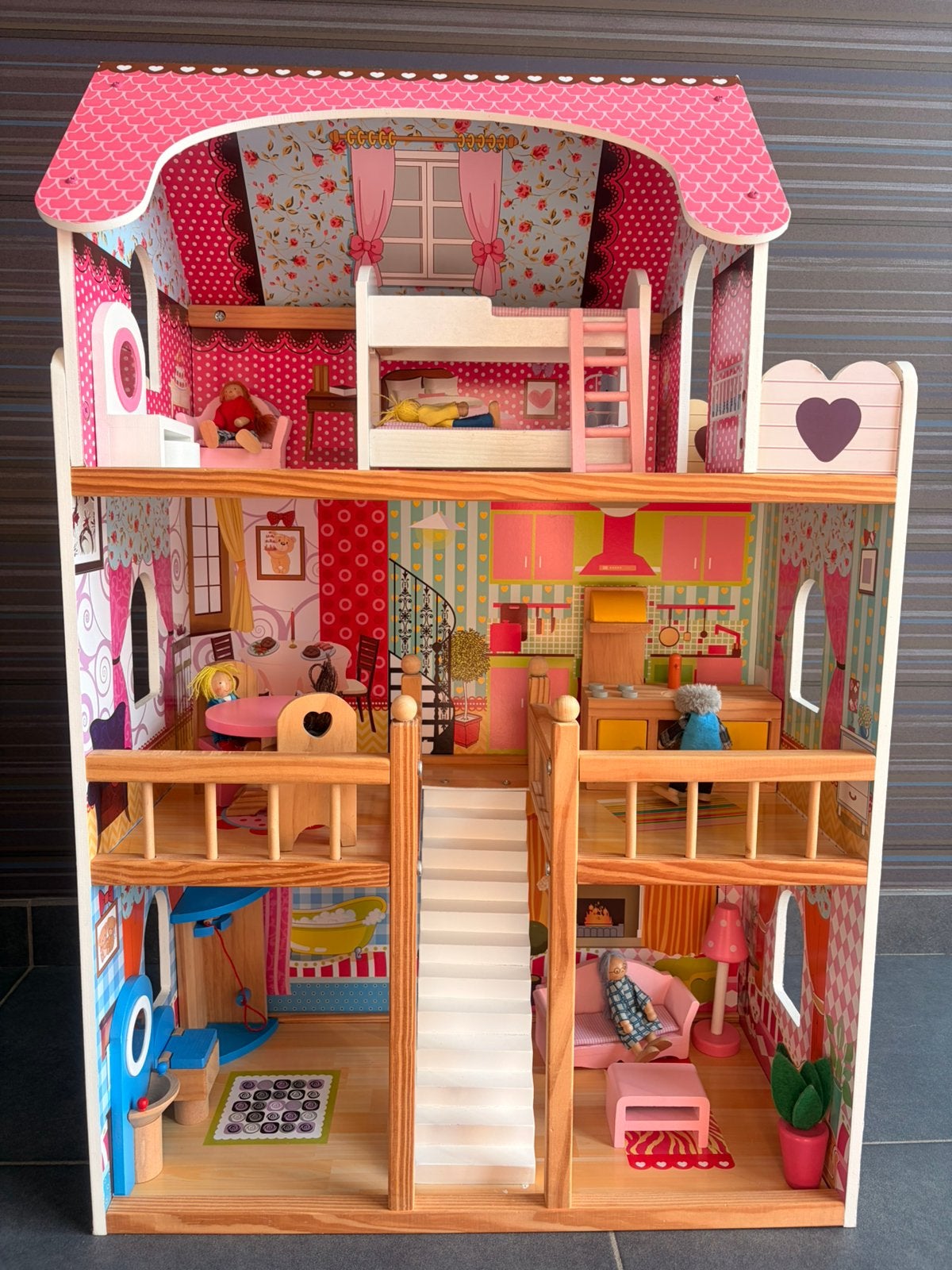 Houten poppenhuis met meubels en poppenfamilie, Ophalen, Zo goed als nieuw, Poppenhuis