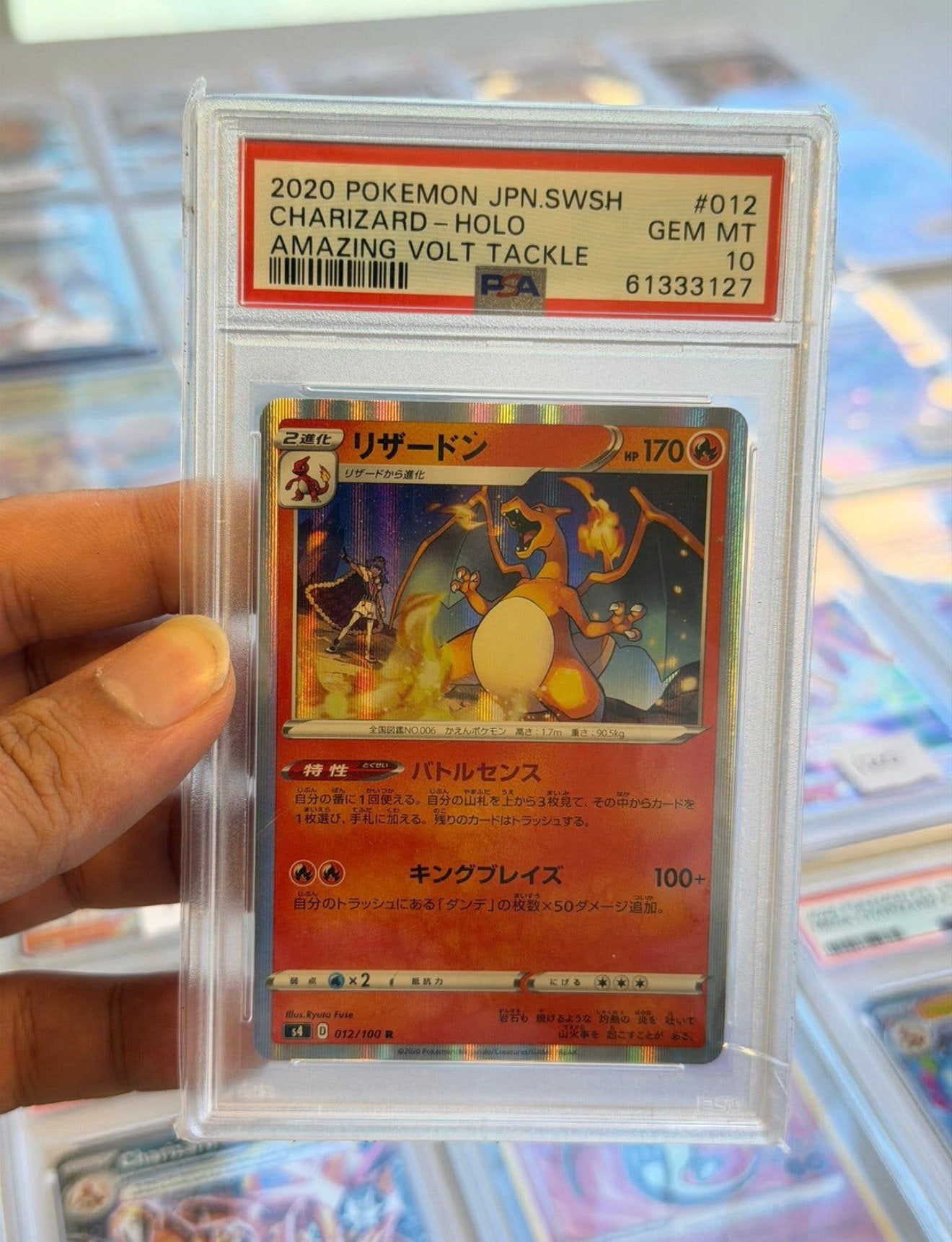 Bavoir Charizard Holo 012/100 PSA10 Amazing Volt Tackle 2020, Enlèvement ou Envoi, Neuf, Cartes en vrac, Foil