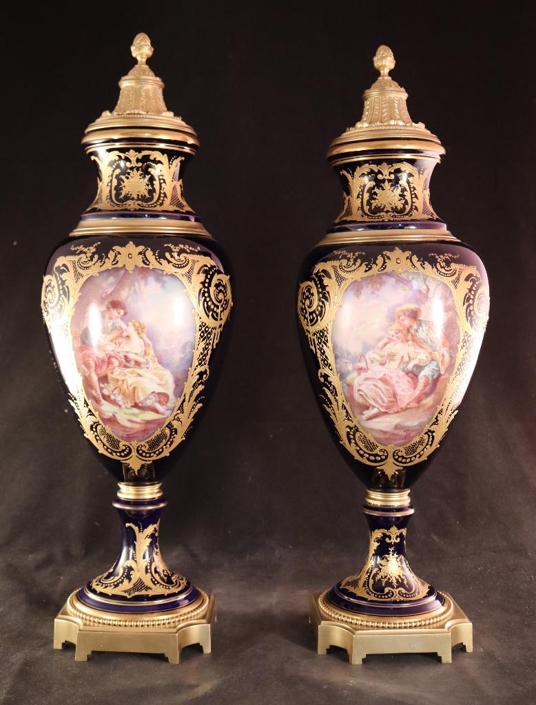 Paire de grands vases anciens de Sèvres, Enlèvement ou Envoi