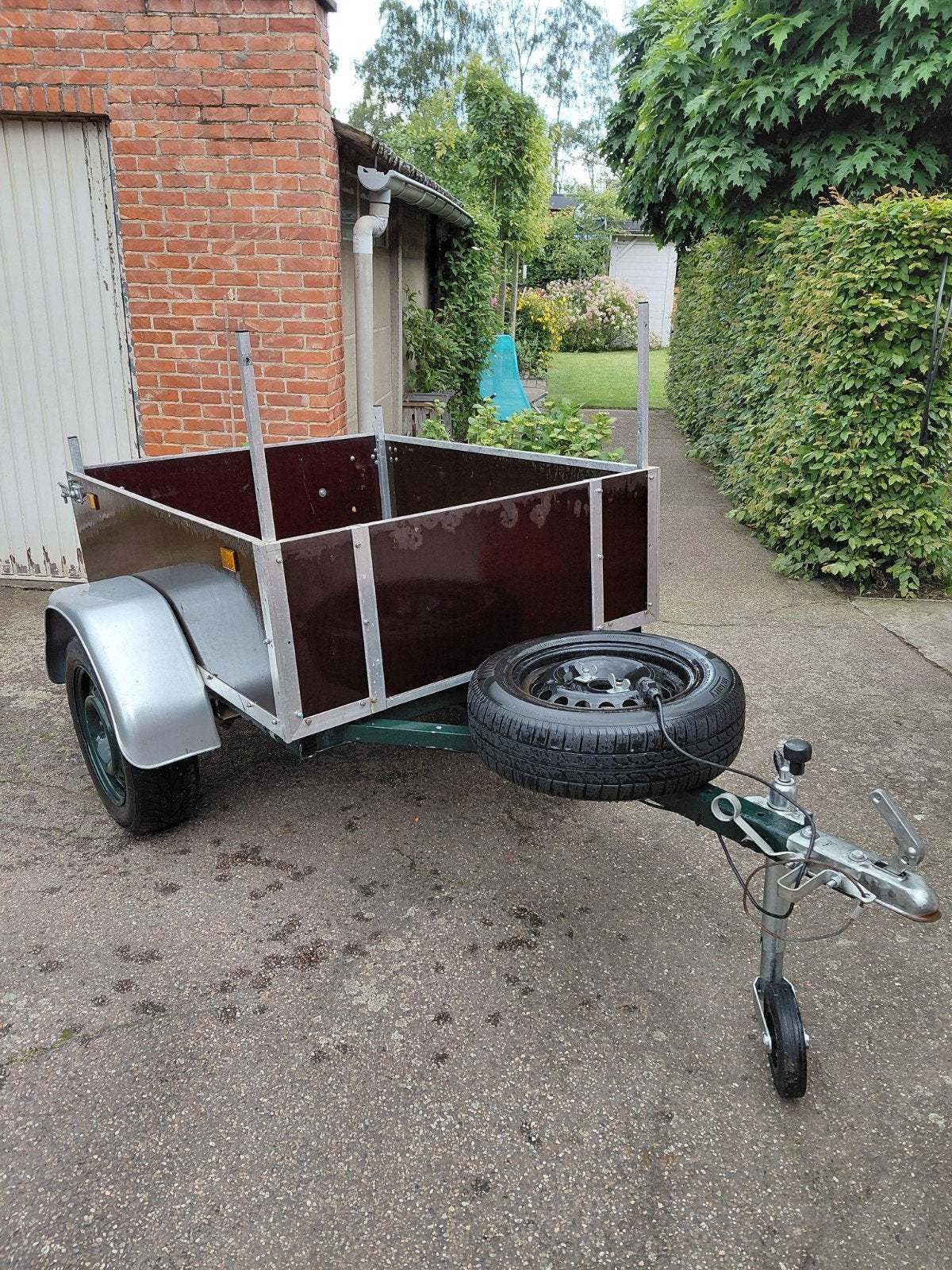 Handige compacte aanhanger, Ophalen
