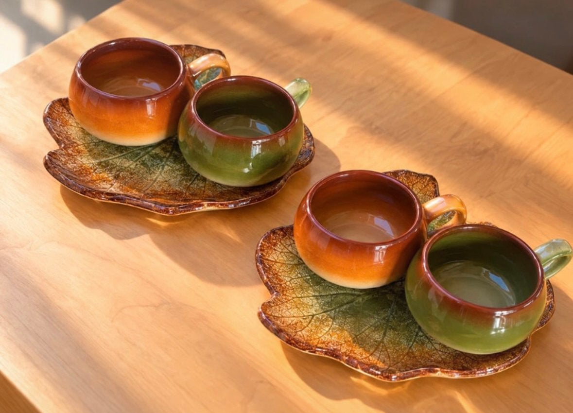 Lot de 4 tasses et sous tasses / fait à la main, Enlèvement