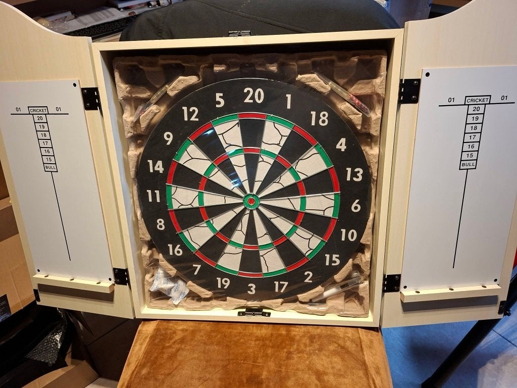 Dit komplete set voor 49 euro !, Sport en Fitness, Darts, Ophalen, Nieuw, Dartbord met pijlen