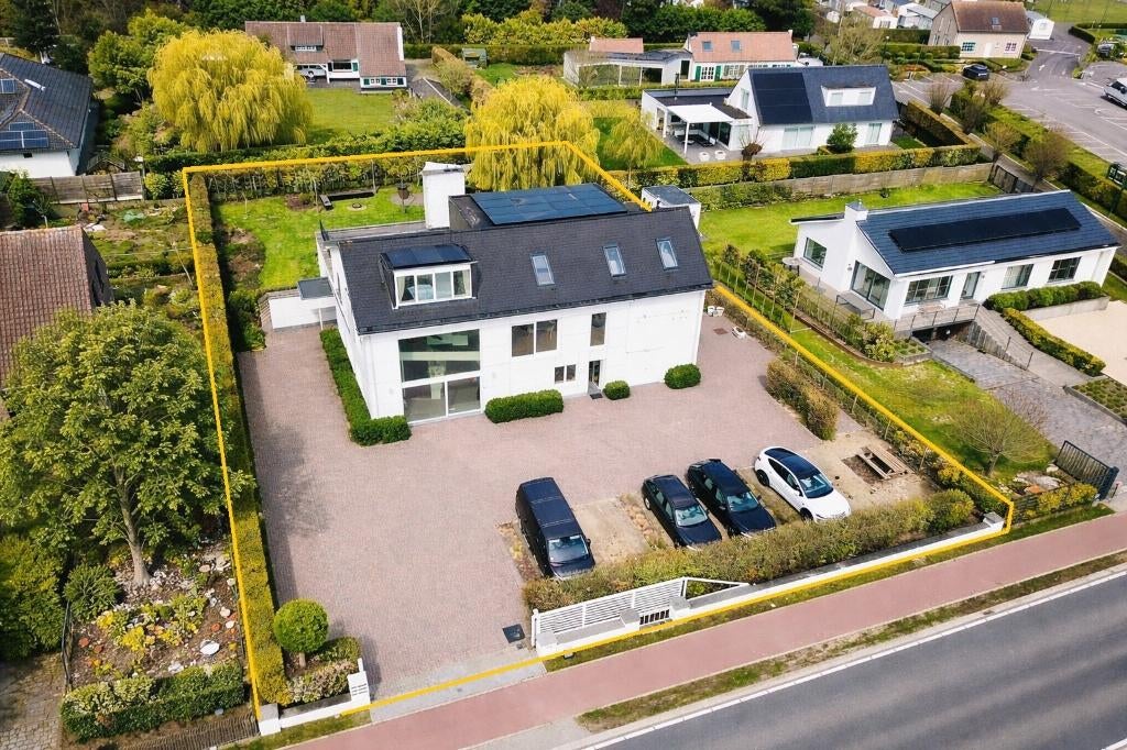 TE KOOP - Kantoor met woonst, 1000 tot 1500 m², Koksijde, Provincie West-Vlaanderen, 535 m²