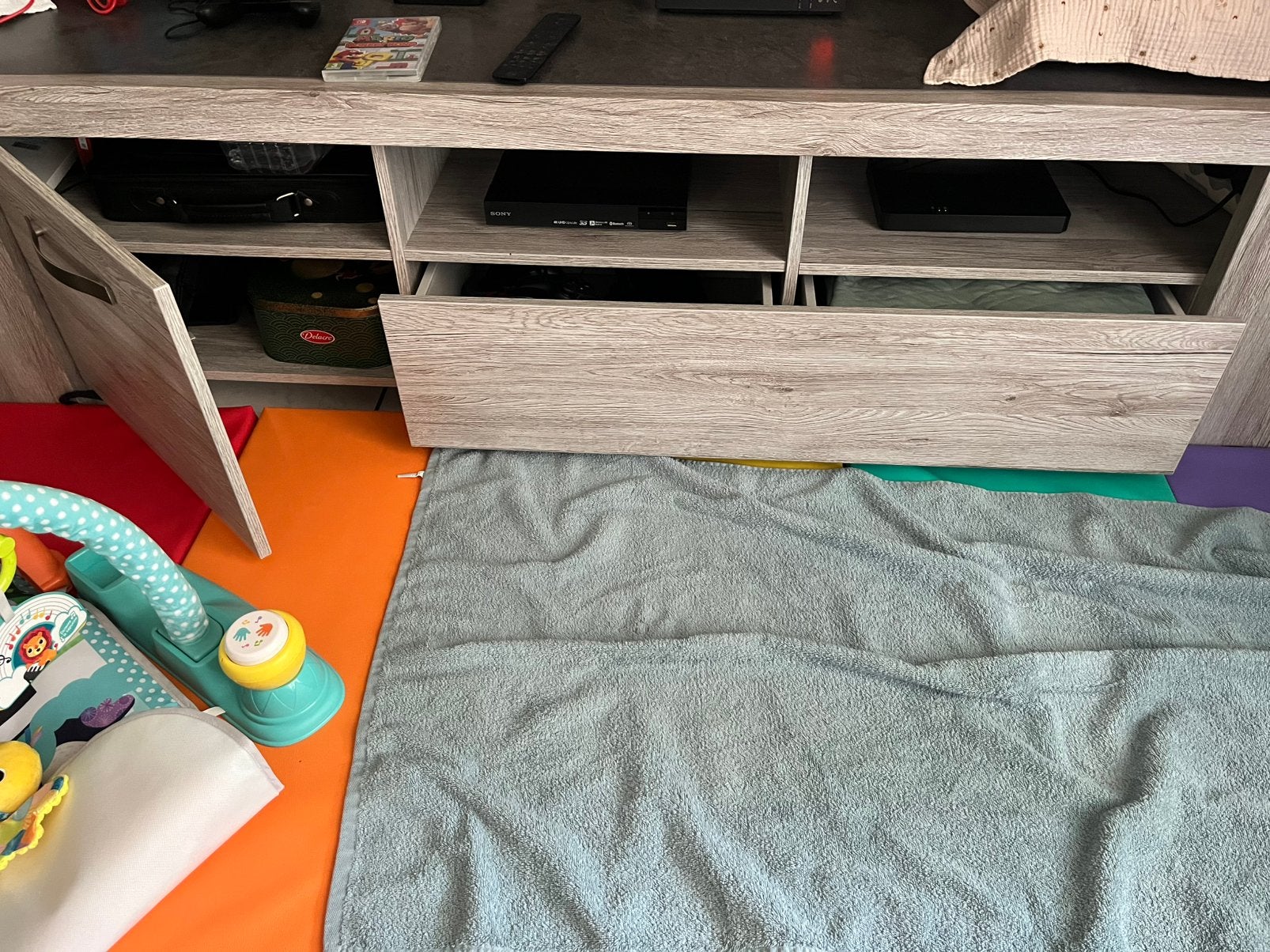 Meuble tv plus une table basse, Enlèvement, Comme neuf