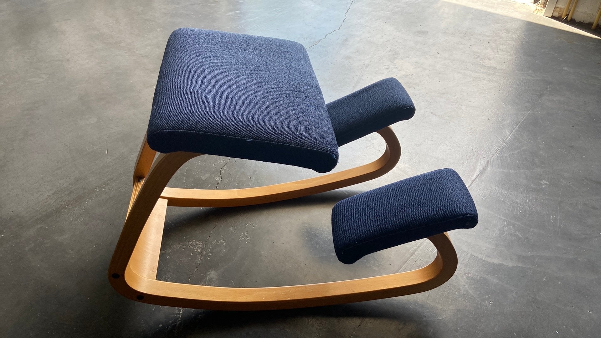 Ergonomische Stokke stoel - kniesteun, Huis en Inrichting, Ophalen, Gebruikt, Blauw, Bureaustoel