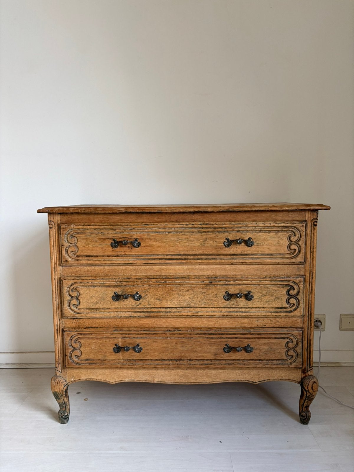 Commode vintage en bois a venir recuperer rapidement., Maison & Meubles, 3 ou 4 tiroirs, Enlèvement, Utilisé