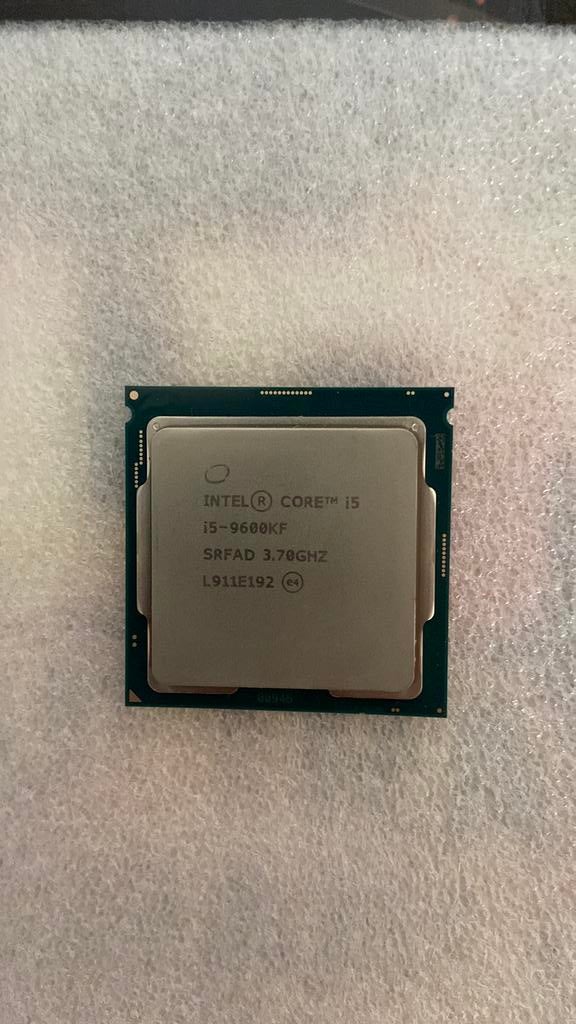 Intel I5 9600kf + gigabyte Z390 UD + coolermaster cpu cooler, Computers en Software, Ophalen of Verzenden, Zo goed als nieuw