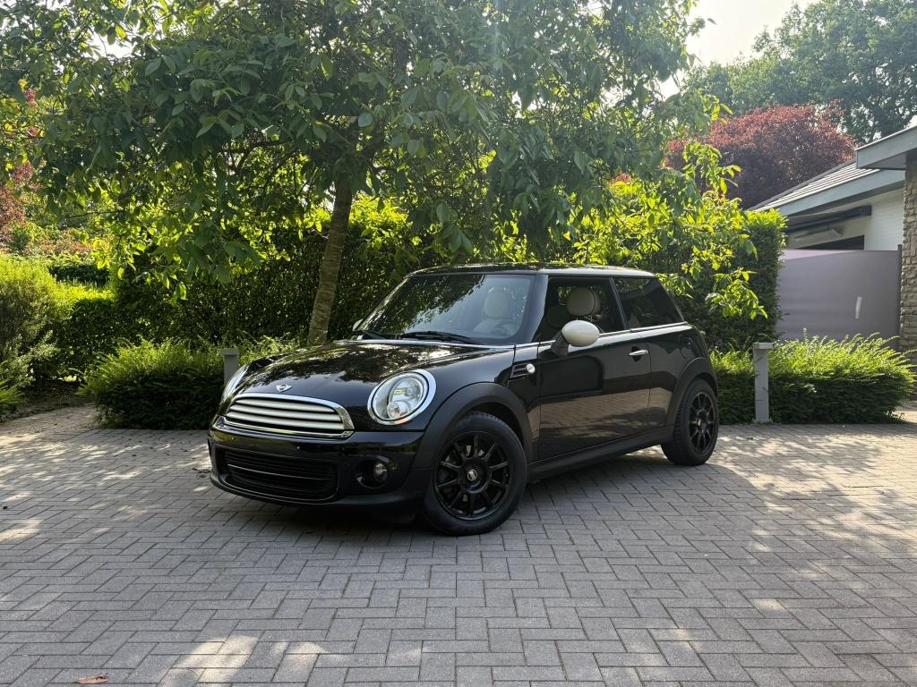 Mini Cooper – 98.628 km – Uitgebreide uitrusting, Auto's, 4 cilinders, 72 kW, Zwart, Leder