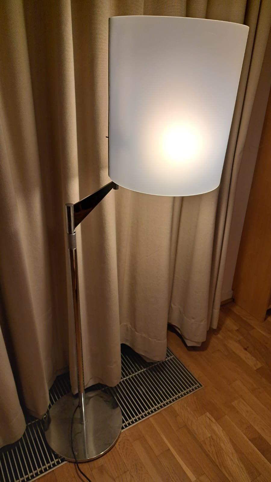 Lampe sur pied (prix négociable), Enlèvement, Comme neuf