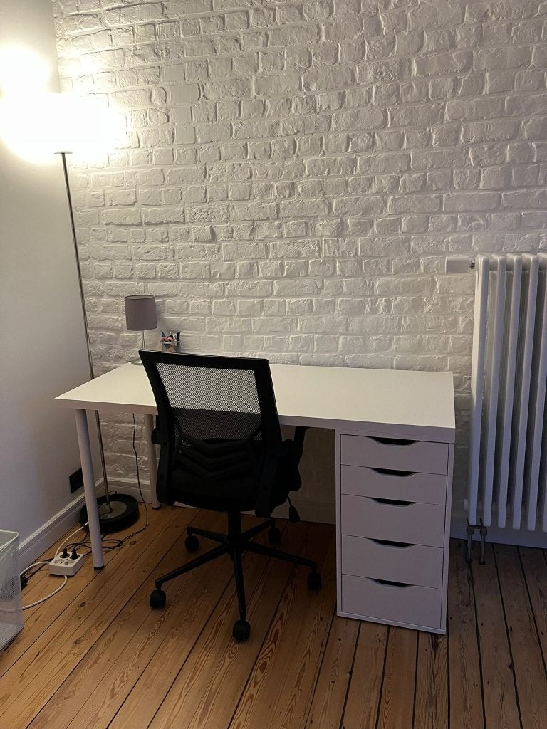 Bureau, Huis en Inrichting, Bureaus, Ophalen, Hout, Zo goed als nieuw, IKEA