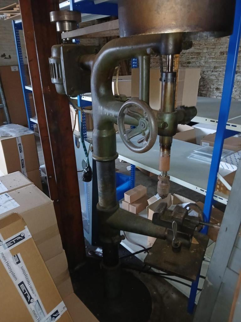 Perceuse à colonne des années 1950, Enlèvement, Perceuse